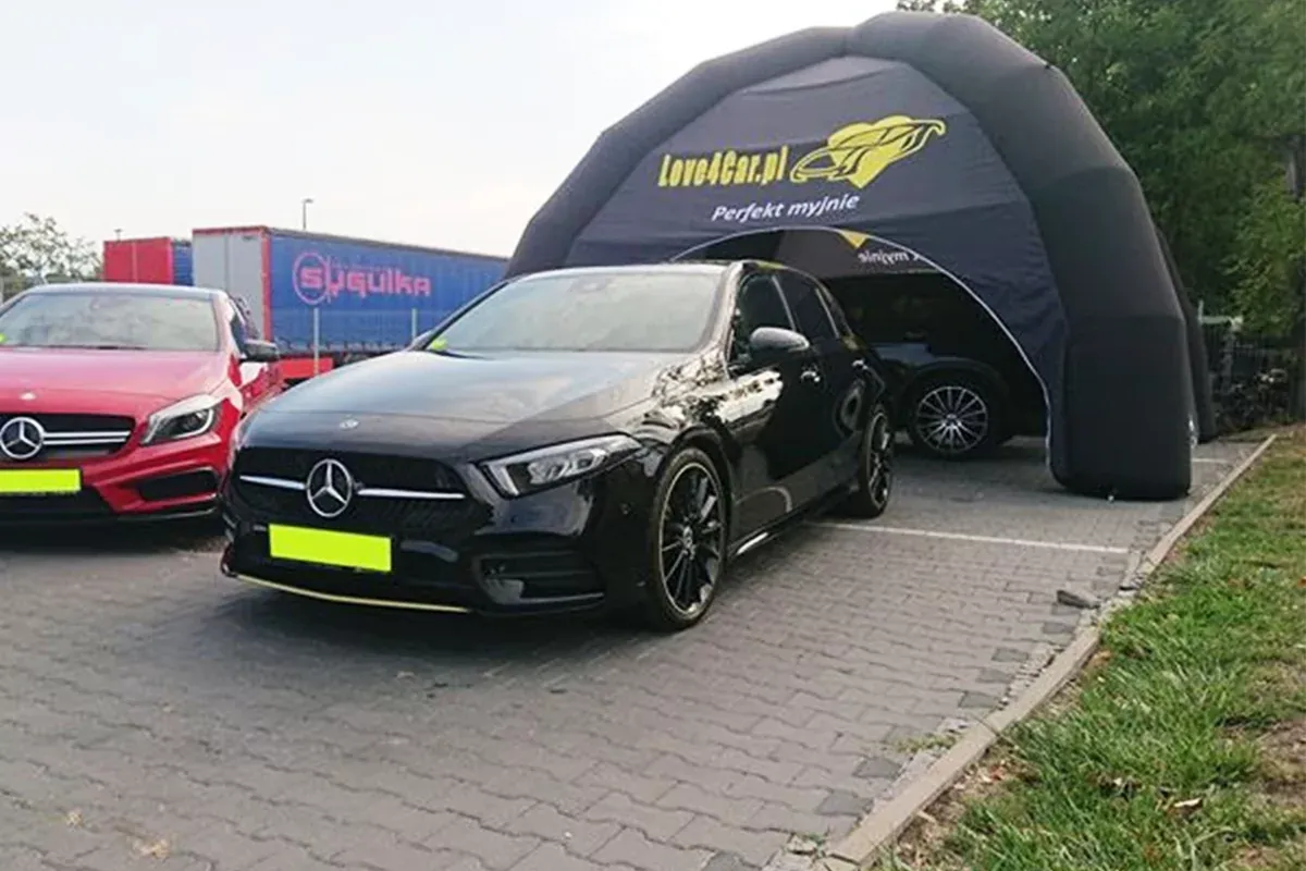 Namiot pneumatyczny w barwach marki Love For Car